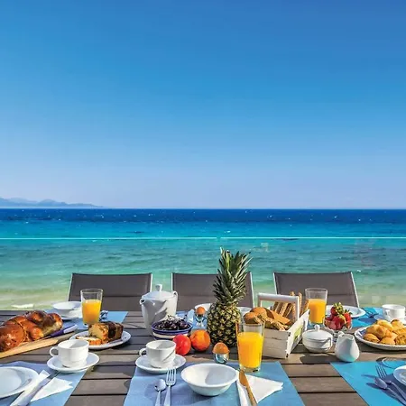 Perla Beach تراغاكي