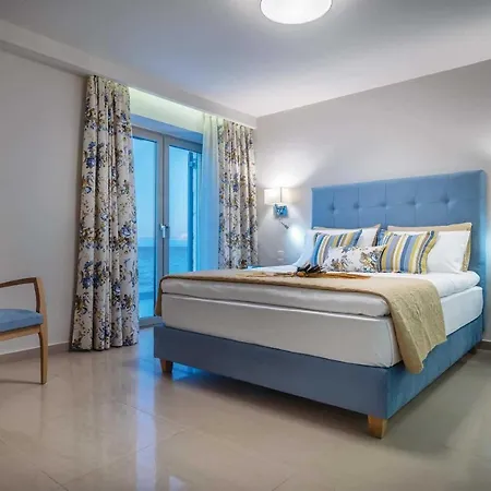 فيلة Perla Beach تراغاكي
