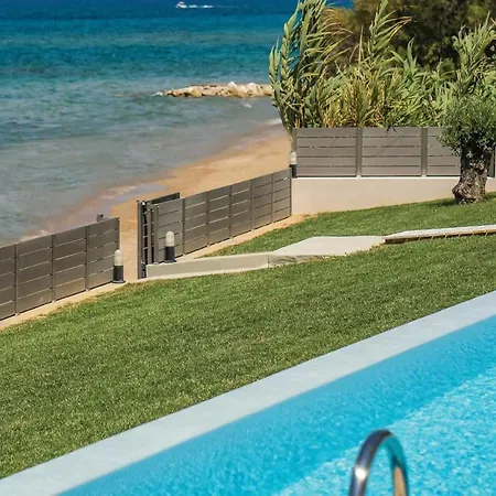 Perla Beach تراغاكي