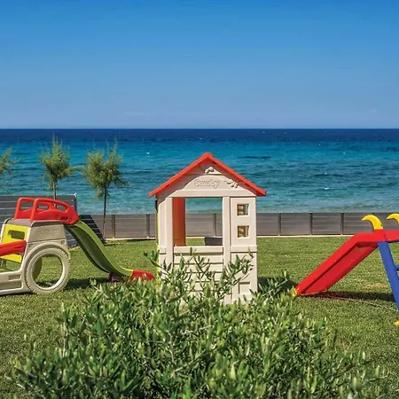 Perla Beach فيلة تراغاكي